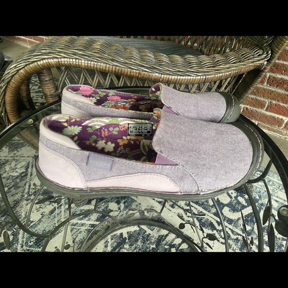 keen shoes.  canvas. lilac. size 8.  euc.